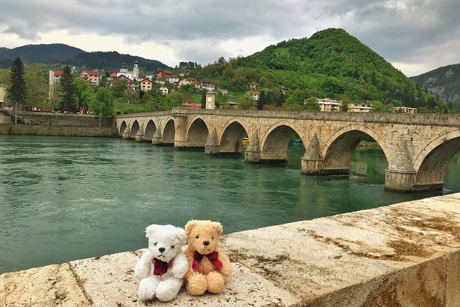 From Sarajevo: Višegrad, Andrićgrad, Drvengrad & Šargan tour - Drvengrad and Mećavnik: charming logs, pay attention to what you want