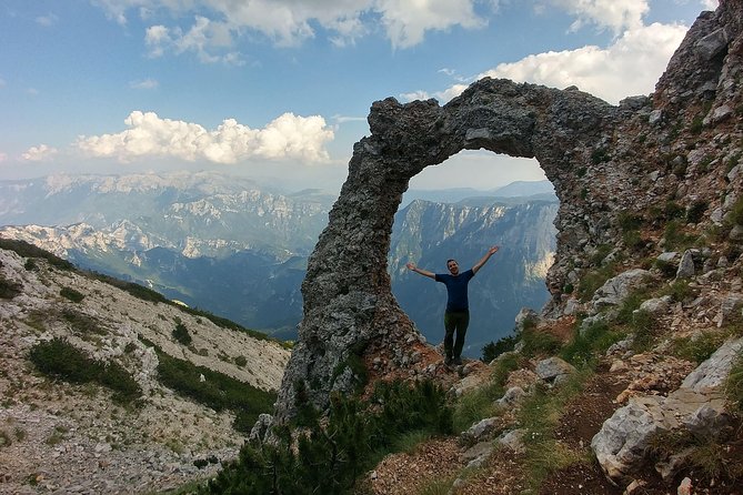 Hiking between Bosnia and Herzegovina - Day 4 to Lukomir: Umoljani, stećci vibes, cold creeks, and Rakitnica views