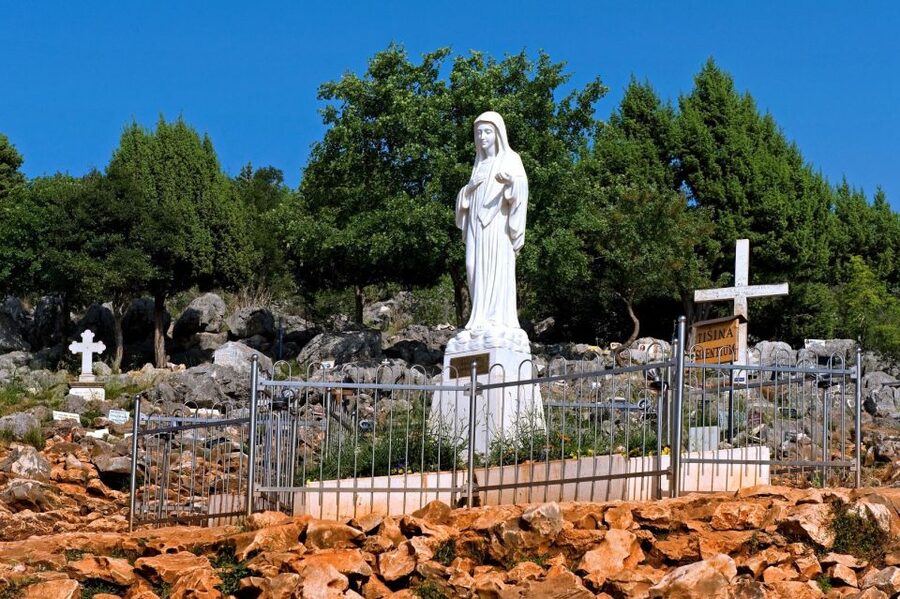 Međugorje and Apparation Hill Private Tour From Dubrovnik - Apparition Hill: The 1981 Site and Why People Make the Long Trip