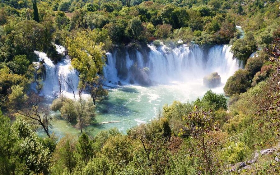 Mostar and Kravice Waterfalls Tour from Dubrovnik - Driving With a Guide: What You Gain in the Van
