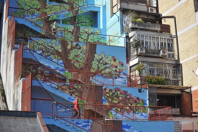 SARAJEVO STREET ART TOUR (art, history & mystery) - sARTajevo! - Stop 4: Aria and the names behind the concepts