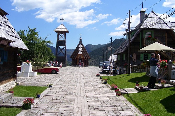 Sarajevo to Belgrade Full Day Tour one-way - Banjska stena viewpoint: Lake Perućac, the Drina canyon, and spring history